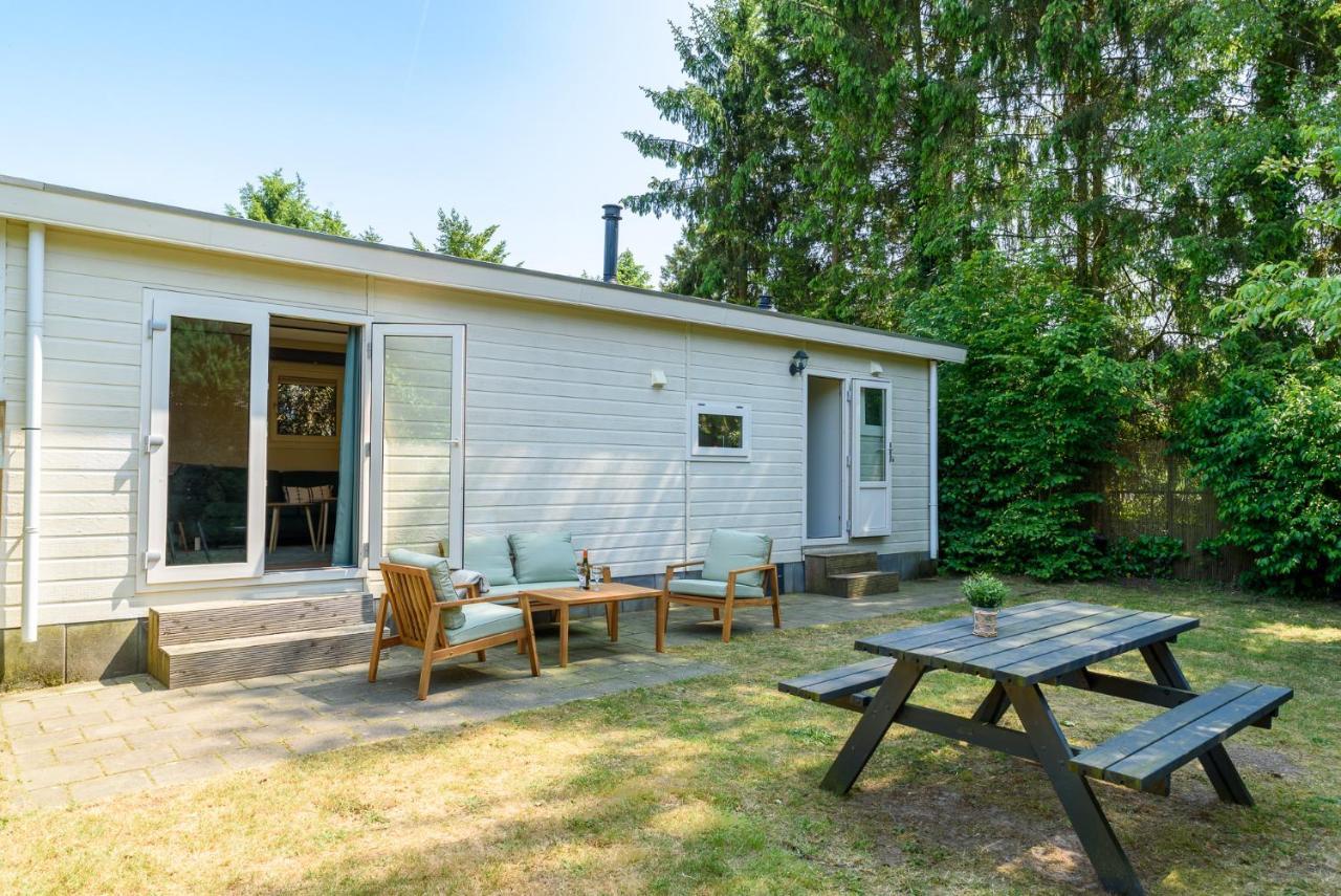 Chalet Met Eigen Tuin Aan De Veluwse Bosrand Putten Exterior foto